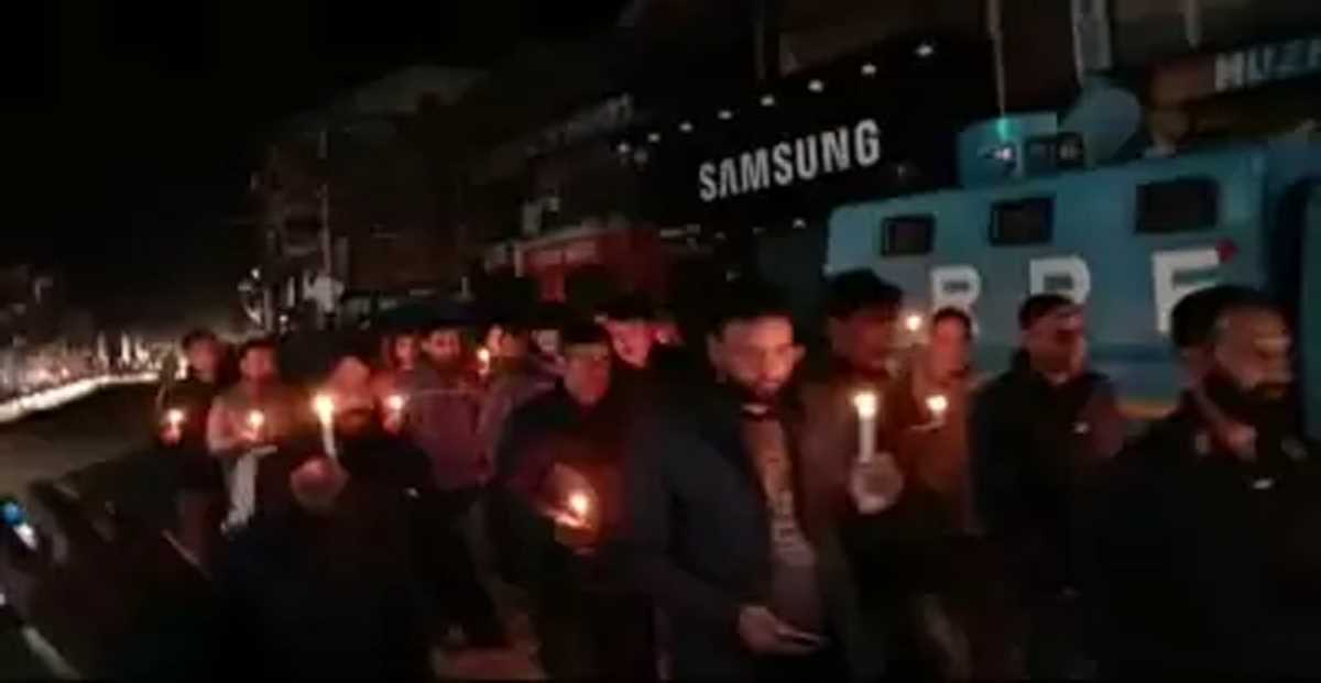 कश्मीर में कश्मीरी पंडितों की हत्या के विरोध में कैंडललाइट विरोध प्रदर्शन